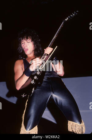 Groupe de rock américain Bon Jovi avec Richie Sambora le 12 décembre 1985 au Forum de Los Angeles, Californie. Photo : Jeffrey Mayer Banque D'Images