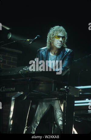 Groupe de rock américain Bon Jovi avec David Bryan, 2 décembre 2000 au Forum de Los Angeles, Californie. Photo : Jeffrey Mayer Banque D'Images