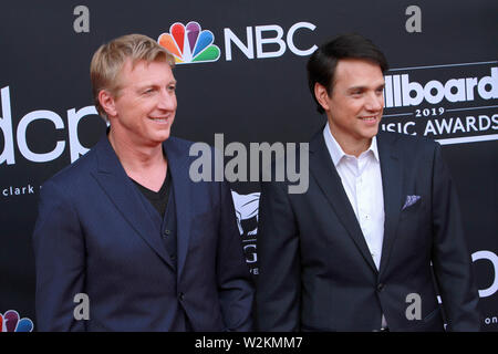 Le 1 mai 2019 - Las Vegas, NV, USA - LAS VEGAS - 1 mai : Willian Zabka, Ralph Macchio au Billboard Music Awards 2019 au MGM Grand Garden Arena le 1 mai 2019 à Las Vegas, NV (crédit Image : © Kay Blake/Zuma sur le fil) Banque D'Images