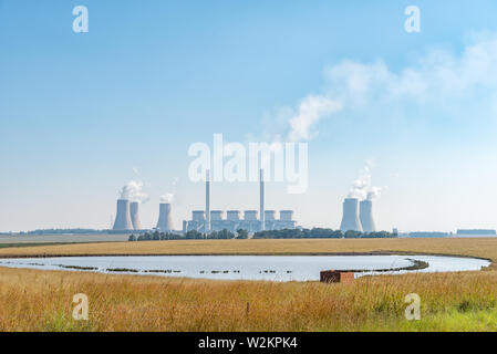 STANDERTON, AFRIQUE DU SUD - 2 mai 2019 : l'Tutuka Power Station près de Standerton, dans la province du Mpumalanga Banque D'Images