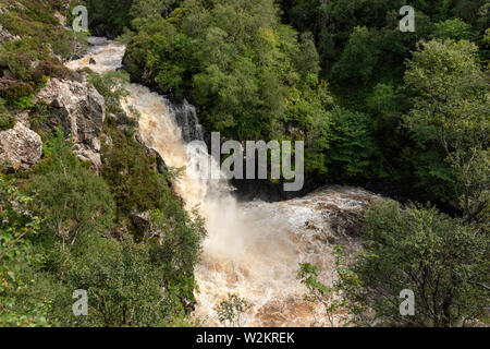 Côte ouest de l'Écosse, Kirkaig Falls près de Lochinver, Assynt. L'image a été prise alors que la rivière était Kirkaig en crue. Banque D'Images