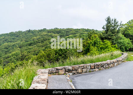 Vue sur parking avec personne dans Shenandoah Blue Ridge appalaches sur Skyline drive donnent sur Banque D'Images