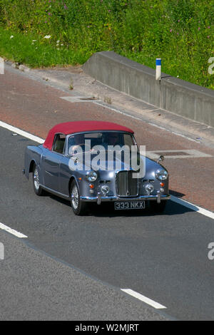 1960 60s années 60 D'ARGENT Alvis Td21 ; classiques de la moto, historiques construits en autocar, moteurs d'époque et objets de collection au salon de transport Leighton Hall, voitures et véhicules anciens combattants d'antan sur l'autoroute M6 près de Lancaster, Royaume-Uni Banque D'Images