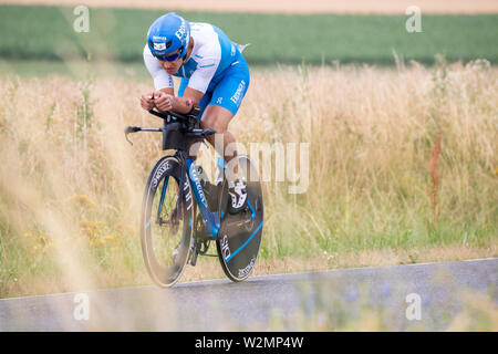 07 juillet 2019, la Bavière, Obermässing : Andreas Dreitz, triathlète de l'Allemagne, les balades à vélo au cours de l'étape de la Datev Challenge Roth. Dans la 18e édition du triathlon, les participants doivent nager 3,8 km, vélo 180 km et courir 42 km, Photo : Daniel Karmann/dpa Banque D'Images