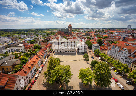 Rostock, Allemagne. Aerial cityscape image de Rostock (Allemagne) au cours de la journée d'été ensoleillée. Banque D'Images