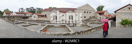 Carnuntum, Basse Autriche - Mai 2019 : Entièrement reconstruit les maisons et des fouilles archéologiques de la ville civile de la province romaine de Pannonie. Banque D'Images