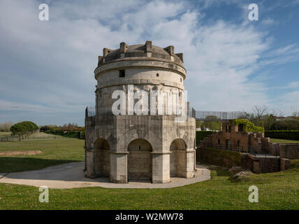 Ravenne, mausolée des Theoderich, Mausoleo di Teodorico, vor, Zehneck 526 Unten ein, oben Rundbau, monolithische Deckplatte, Blick von Süden Banque D'Images