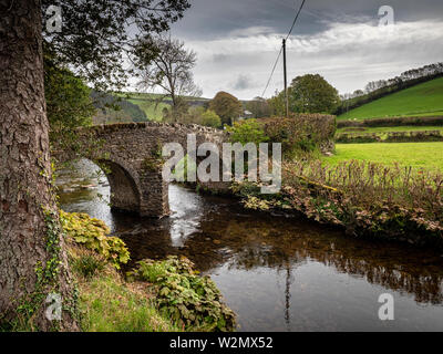 Pont sur Badgworthy Malsmead à l'eau dans Doone Valley (Devon, Somerset/frontière) utilisés dans la R.D. Roman Blackmore Lorna Doone. Banque D'Images