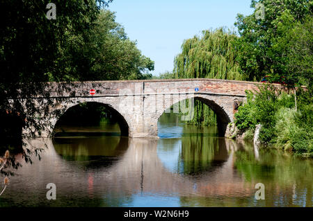 Le pont sur la rivière Avon à Welford-sur-Avon, dans le Warwickshire, Royaume-Uni Banque D'Images