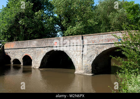 Le pont sur la rivière Avon à Welford-sur-Avon, dans le Warwickshire, Royaume-Uni Banque D'Images