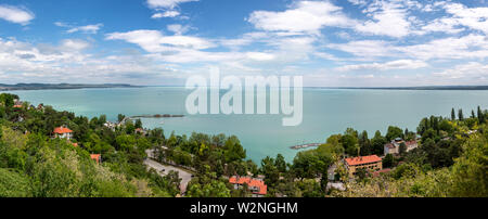 Vue panoramique sur le Lac Balaton à partir de la plate-forme d'observation à l'abbaye de Tihany. Hongrie Banque D'Images