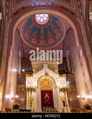 Budapest, Hongrie - le 27 mai 2019 : l'intérieur de la grande synagogue (synagogue) Tabakgasse à Budapest, Hongrie. C'est la plus grande synagogue d'Europe Banque D'Images