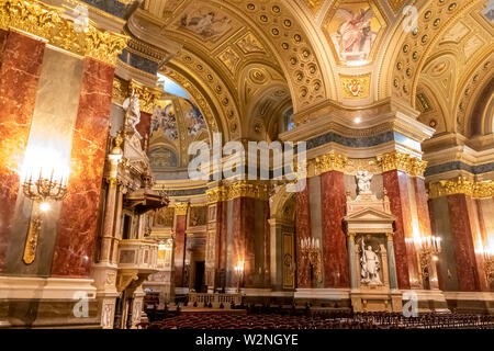 Budapest, Hongrie - 29 mai 2019 : l'intérieur de la basilique Saint-Etienne de Budapest. Basilique catholique romaine à Budapest, Hongrie. Il est nommé en l'honorable Banque D'Images