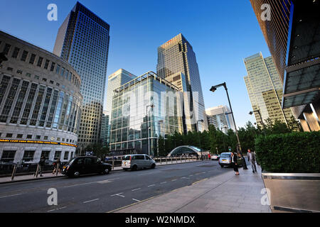 London, Royaume-Uni : 1er juillet 2019 - Canary Wharf soirée dans le coeur financier de Londres Banque D'Images