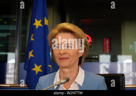 Bruxelles, Belgique. 10 juillet 2019. Candidat à la présidence de la Commission européenne, Ursula von der Leyen parle aux membres du groupe S&D au Parlement européen. Credit : ALEXANDROS MICHAILIDIS/Alamy Live News Banque D'Images