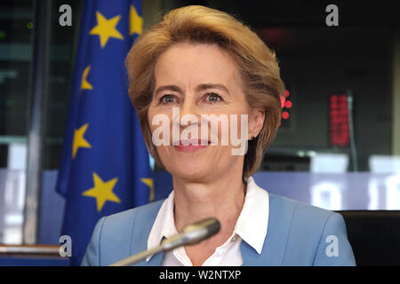 Bruxelles, Belgique. 10 juillet 2019. Candidat à la présidence de la Commission européenne, Ursula von der Leyen parle aux membres du groupe S&D au Parlement européen. Credit : ALEXANDROS MICHAILIDIS/Alamy Live News Banque D'Images