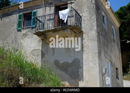 Corfou deux vues de la chambre, situé dans le village sur une colline d'Avliotes.maison sur une colline Banque D'Images