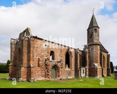 Eglise Saint Pierre et Saint Boniface-côté sud voûtée avec bell-tower reste de ruines cathédrale du 13ème siècle. Fortrose Scotland UK Banque D'Images