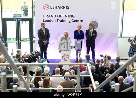 Le Prince de Galles fait un discours lors d'une visite d'ouvrir officiellement le L3Harris Technologies' London Centre de formation à Crawley, West Sussex. Banque D'Images