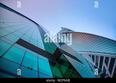 Gratte-ciel de la ville de Moscou en vue de nuit complexe de l'architecture Banque D'Images