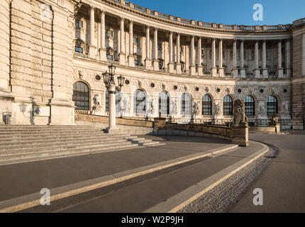 Détail architectural extérieur de la Bibliothèque nationale d'Autriche par l'entrée de la Heldenplatz, Neue Burg, Hofburg, Innere Stadt, Vienne, Autriche Banque D'Images