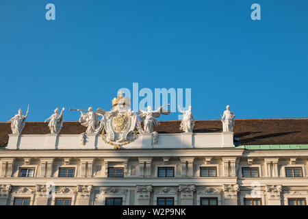 Habsburg Armoiries royales Insigne, le palais impérial de Hofburg, Vienne, Autriche Banque D'Images