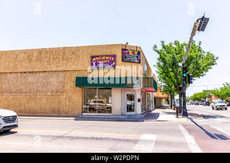 Roswell, USA - 8 juin 2019 : Main Street à New Mexico ville ville observations exotiques et store boutique avec souvenirs d'ovnis Banque D'Images