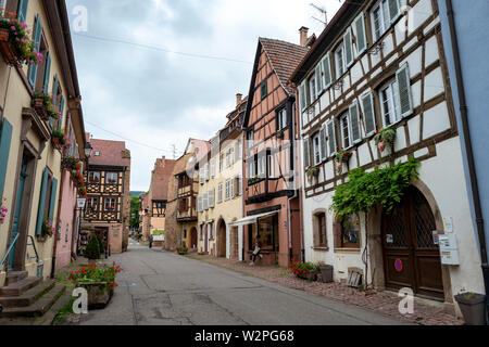 Beau Village d'Eguisheim en Alsace France Banque D'Images