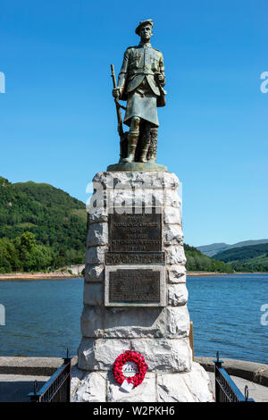 Close up of war memorial sur les rives du Loch Fyne à Inveraray, Argyll and Bute, Ecosse, Royaume-Uni Banque D'Images