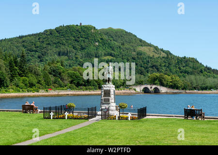 Monument commémoratif de guerre sur les rives du Loch Fyne à Inveraray, Argyll and Bute, Ecosse, Royaume-Uni Banque D'Images