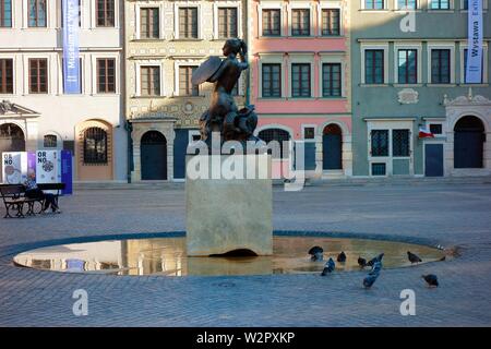 Place du marché à l'aube dans la vieille ville, Varsovie, Pologne Banque D'Images