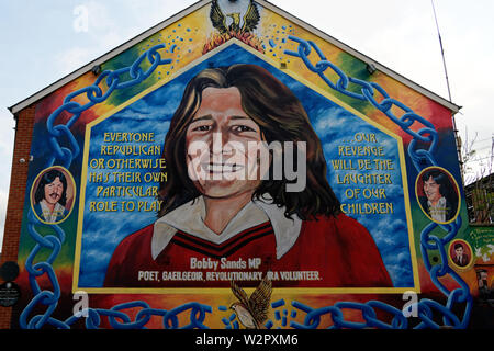 Bobby Sands murale sur la Falls Road, Belfast City, Irlande du Nord. Banque D'Images