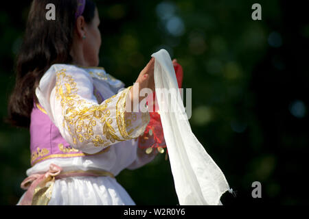 L'Italie, Lombardie, Crema, Festival des peuples, de l'Albanie danseurs portant Costume National Banque D'Images