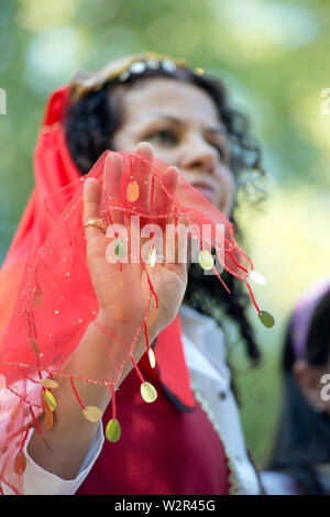 L'Italie, Lombardie, Crema, Festival des peuples, de l'Albanie danseurs portant Costume National Banque D'Images