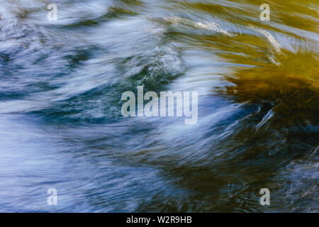 Une longue exposition résumé de l'eau Rivière Banque D'Images