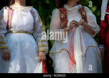 L'Italie, Lombardie, Crema, Festival des peuples, de l'Albanie danseurs portant Costume National Banque D'Images