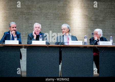10 juillet 2019, Berlin : Hermann Parzinger (l-r), Président de la Fondation du patrimoine culturel prussien, David Chipperfield, architecte de la Galerie Simon James, Michael Eissenhauer, directeur général des Musées nationaux de Berlin, et Peter Raue, Président de la Fondation James Simon, prendront part à une conférence de presse sur l'ouverture prochaine de la galerie James Simon. Le bâtiment d'accès des 5 musées de l'île de Berlin, nommé d'après le patron de la Berlin Musée James Simon, maisons l'information et à la caisse et salon, vestiaire, boutique, salle de conférence, salle d'exposition et un Banque D'Images