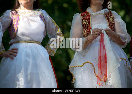 L'Italie, Lombardie, Crema, Festival des peuples, de l'Albanie danseurs portant Costume National Banque D'Images