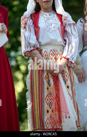 L'Italie, Lombardie, Crema, Festival des peuples, de l'Albanie danseurs portant Costume National Banque D'Images