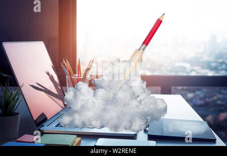 Inspiration idées concepts avec rocket crayon sur ordinateur ordinateur portable sur table.démarrage d'entreprise ou l'objectif de la réussite de la créativité. Banque D'Images
