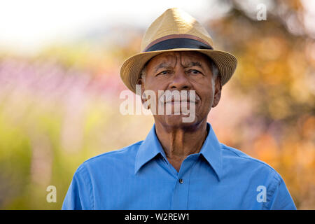 Portrait of senior homme portant son chapeau. Banque D'Images