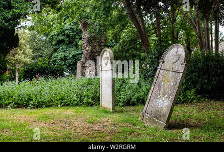 Village de Woodstock Oxfordshire, UK - cimetière, dans le village pittoresque de l'église St Marie Madeleine de Woodstock près de Oxford Banque D'Images