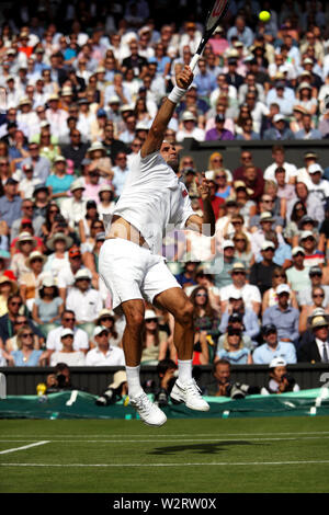 Wimbledon, Royaume-Uni. 10 juillet, 2019. Roger Federer au cours de son quart de finale match contre Kei Nishikori du Japon à Wimbledon aujourd'hui. Crédit : Adam Stoltman/Alamy Live News Banque D'Images