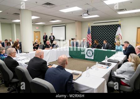 La première dame des États-Unis Melania Trump participe à une crise d'opioïdes table ronde avec l'état et les chefs des communautés locales à la santé Cabell-Huntington Ministère le 8 juillet 2019, à Huntington, West Virginia. Banque D'Images