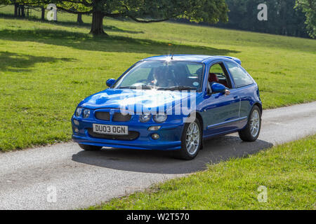 2003 MG ZR ; Vintage Classic historique restaurée véhicules voitures arrivant à la Leighton Hall car show dans Carnforth, Lancaster, UK Banque D'Images