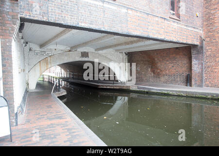 Canal de Worcester, Birmingham Broad st area Banque D'Images