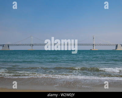 Matin sur la Guangan Bridge et de la plage de Gwangalli à Busan, Corée du Sud Banque D'Images