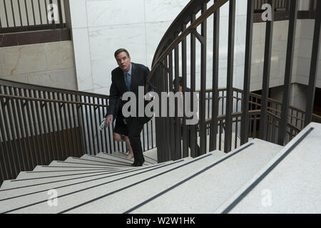 Washington, District de Columbia, Etats-Unis. 10 juillet, 2019. États-unis le sénateur Mark Warner (démocrate de Virginie) part une porte fermée exposé sur la sécurité des élections américaines sur la colline du Capitole à Washington, DC, États-Unis, le 10 juillet 2019. Credit : Stefani Reynolds/CNP/ZUMA/Alamy Fil Live News Banque D'Images