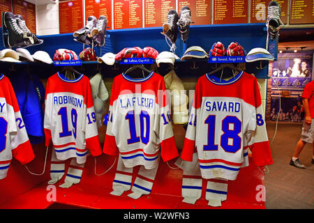 Sections du vestiaire des Canadiens de Momtreal transplanté sur l'affichage au Temple de la renommée du hockey à Toronto Banque D'Images