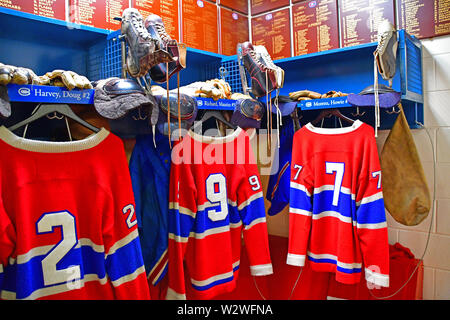 Sections du vestiaire des Canadiens de Momtreal transplanté sur l'affichage au Temple de la renommée du hockey à Toronto Banque D'Images